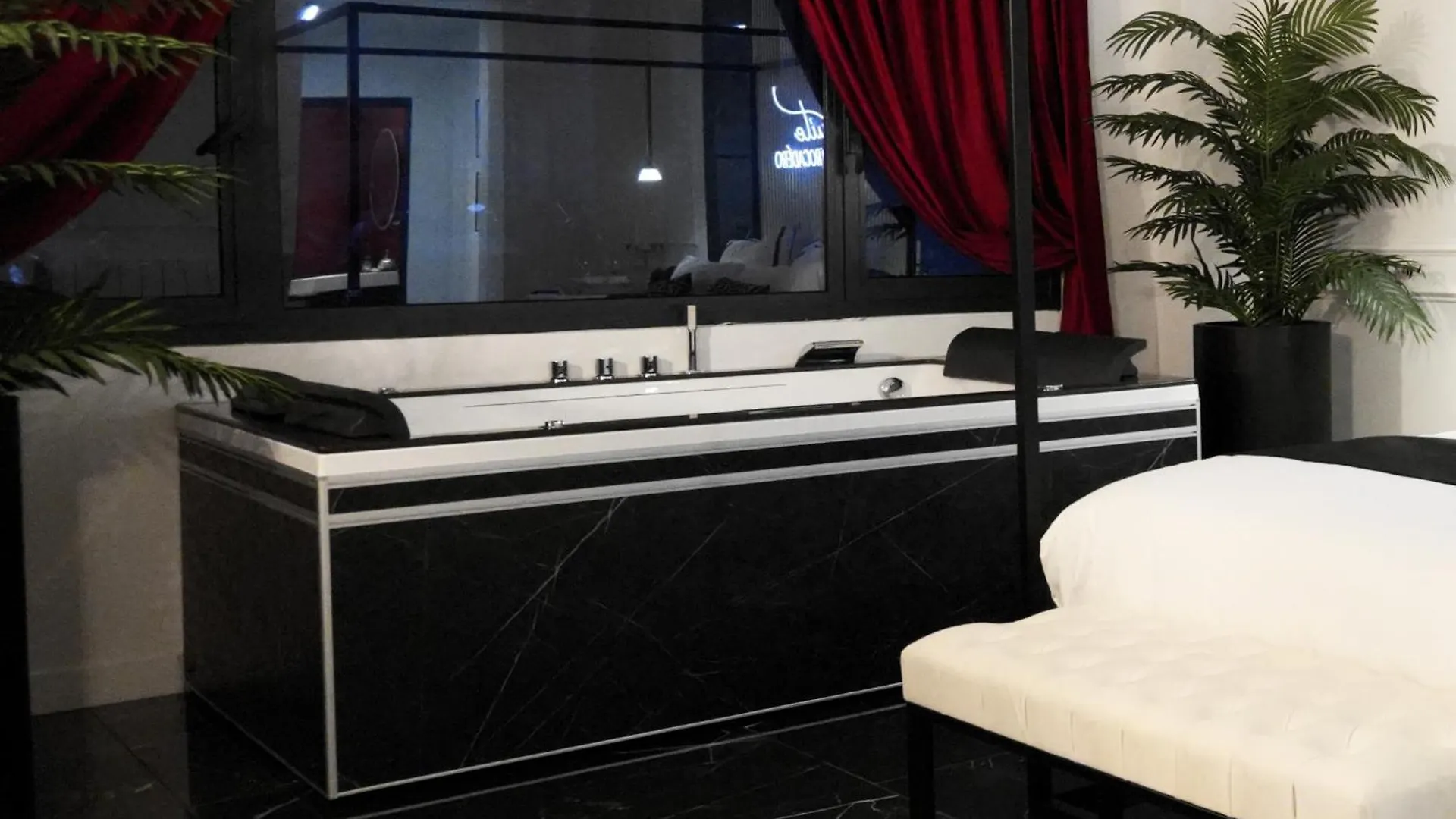La Suite Trocadero - Jacuzzi Privatif Parigi